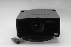 Proyector digital Christie DHD-775-E 7000 lúmenes con control remoto y montaje en techo - Imagen 1 de 8