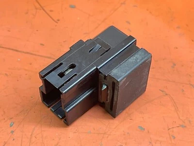 Relé KTM 61111057000 FABRICANTE DE EQUIPOS ORIGINALES - Ventilador, etc.  450/500/690/701/950/990 - 2003-2025 Foto 1 de 4