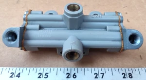 Windshield Wiper Motor Valve Assembly 25-559-211 - Picture 1 of 8