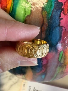 Vtg very nice 18k HGE yellow gold scrolled etched wedding band ring - Picture 1 of 9