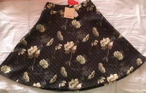VILA FLOWER PRINT BLACK AUTUMN / WINTER SKIRT - Picture 1 of 4