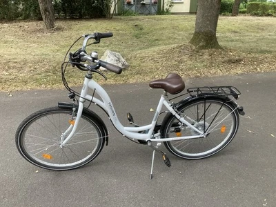 Frauenfahrrad (26/28 Zoll) - Weiß Mit Braunen Sattel. Probefahrt möglich ! - Bild 1 von 4