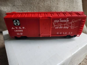HO Scale Life Like "AT&SF" 140185  40' Freight Train Box Car W/Box #5 - Picture 1 of 11