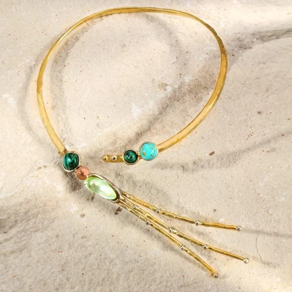 Nuevo collar envolvente Tara Mesa multipiedra verde pavo real Foto 1 de 1