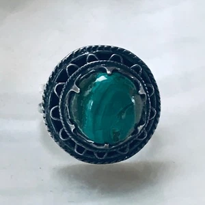 VIntage 925 Hallmarked Split Band with Green Round Malachite Stone Rimmed in Orn - Picture 1 of 9