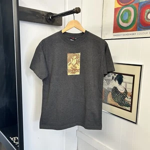 Camisa DE COLECCIÓN Senado Para Hombres Grande Gris Grunge Surfer Patinador Anime Gillian Camiseta - Imagen 1 de 5
