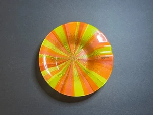Cenicero redondo de vidrio naranja y amarillo firmado por Higgins MCM RARO de colección - Imagen 1 de 5