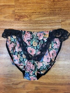 VTG Victorias Secret Gold CROWN Bikini Panties Hi Cut Med 6 Black Lace Floral - Picture 1 of 3