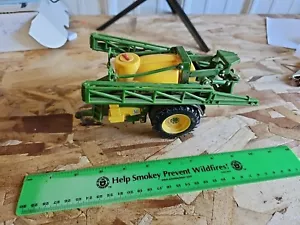 John Deere Wide Boom Sprayer 840i Trailered 1:32 Scale Britains - Ertl CD - Picture 1 of 7