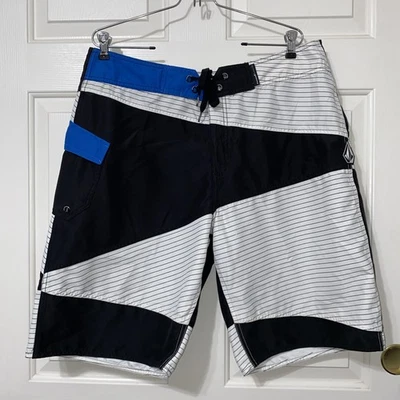 VOLCOM 3 Tones Men’s board shorts MOD TECH Sz 38 - Image 1 of 4