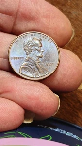 Beautiful Toned  2007 LINCOLN CENT, ERROR= DBL EYE. RARE PURPLE. DDR ON COLUMNS - Picture 1 of 7