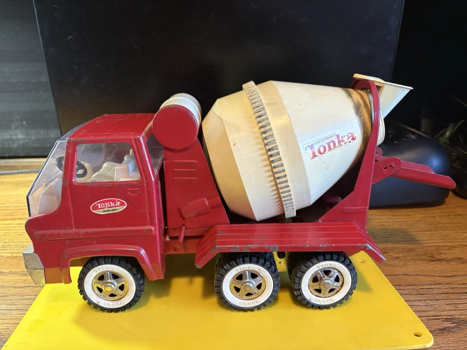 Camión mezclador de cemento rojo Tonka Toys #2620 - turbina de gas vintage años 60 - funciona difícil de encontrar Foto 1 de 4