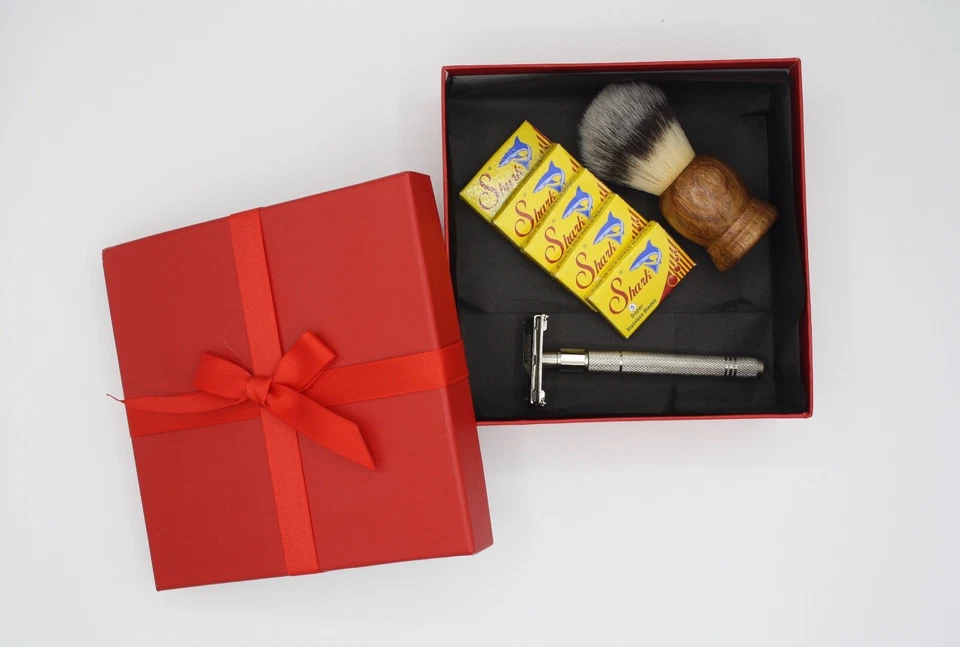 KIT DE JUEGO DE AFEITADO CLÁSICO EN CAJA DE REGALO 3 PIEZAS PARA REGALO NAVIDEÑO, REGALO DE NAVIDAD Foto 1 de 1