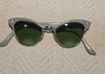 Marco de gafas de gato de aluminio grabado plateado American Optical AO 1/10 12 KGF USADO EN EXCELENTE ESTADO Foto 1 de 4