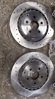 Pontiac G8 Brembo ZZP 2008-09 conversión trasera rotores ranurados perforados en cruz Foto 1 de 2