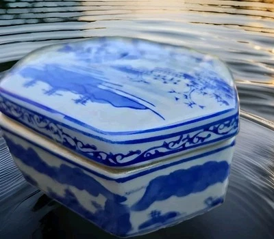 Caixa de cômoda vintage chinesa de porcelana azul e branca 4,5"X3,5" - Imagem 1 de 4