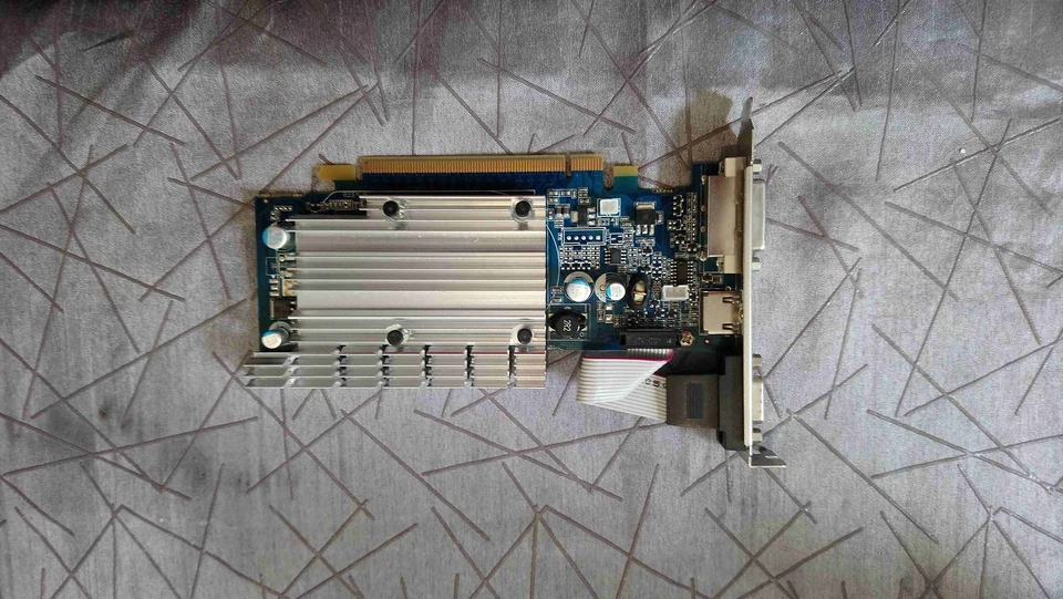 Carte graphique NVIDIA GEFORCE 9300GE 188-03N44-001PB 256MB - Immagine 1 di 1