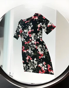 Banana Republic Damen 8 Langarm Blumen Midikleid schwarz rot Urlaub romantisch - Bild 1 von 19