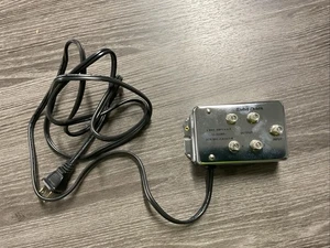 Radio Shack 4-Way Coax Amplifier Model 15-1119 VCR/VHF/CATV/FM 50-400MHz - Picture 1 of 2
