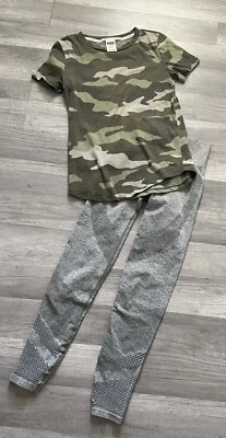 Conjunto camiseta y leggin rosa Victoria Secret Foto 1 de 4