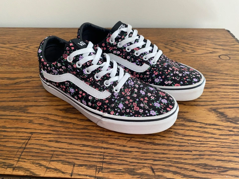 WORN ONCE VANS FLORAL PRINT LOW SKATEBOARD TRAINERS UK 7 - Image 1 of 4