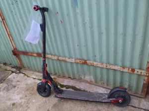 EVO VT5 Folding Electric Scooter Black Red Customer Return Faulty Untested - Picture 1 of 11