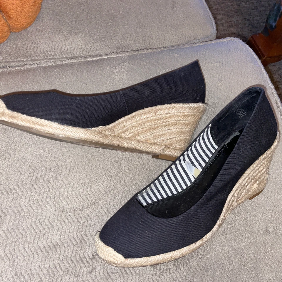 Zapatos informales sin cordones negros tacón de cuña 8 1/2 melones punta redonda Foto 1 de 1