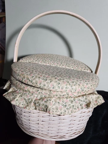 Pre-owned Sweet VINTAGE Wicker Oval Padded Flip Split Top Sewing Knitting Basket Cover
