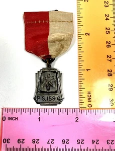 Medalla de costura de plata esterlina 1945 Premio Queens New York Public School P.S. 159 Q - Imagen 1 de 6