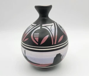 Vaso tondo/sfera ceramica Navajo nativi americani vintage 5,25” x 4” - firmato Drake - Foto 1 di 13
