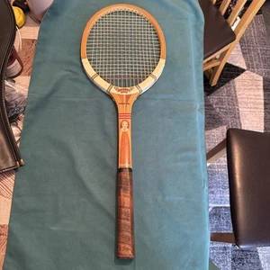 Vintage 1960s Dunlop Maxply Lewis Noad wooden tennis racket, with leather grip - Picture 1 of 20
