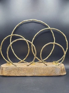 Anthropologie Sansa 3 Candelabros Cónicos 5 Tonos Dorados Anillos con Base de Madera - Imagen 1 de 9