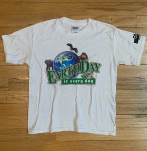 Vintage Youth Earth Day Is Every Day CNH 2008 Graphic T-Shirt Size M Medium - Picture 1 of 5