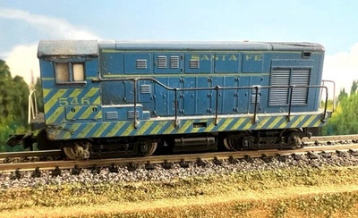 Motor de tren conmutador diésel TRIX N escala Santa Fe Fairbanks-Morse H-12-44 546 Foto 1 de 4