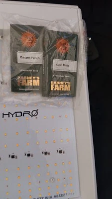 VIVOSUN Indoor Grow Tent 4'x4' Non toxic Mylar W/ 6" Inline fan kit,7-day Timmer - Image 1 of 4