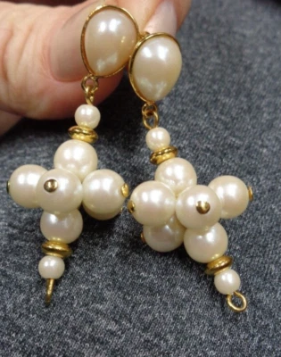 Joyería patrimonial de colección ~ Pendientes perforados en forma de lágrima colgantes AVON PERLA SINTÉTICA tono dorado Foto 1 de 4