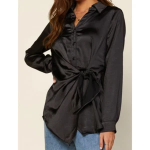 SKIES ARE BLUE Curvy schwarz Satin Kragen Langarm vorne zum Binden Bluse Gr. 1X - Bild 1 von 9