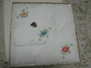 VTG Hankies NOS Swiss Embroidery Box of 3 EC NEW Floral 10" Scallop Hem Hanky - Picture 1 of 4