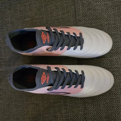 Umbro Tocco 1.0 TF Gr. 44 - Neuwertig im Originalkarton - Bild 1 von 4