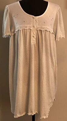 Camisón corto femenino Barbizon verde claro/blanco de algodón, encaje y volantes S Foto 1 de 4