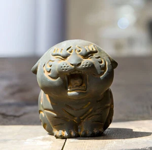 Chinese Iron Rust Cast Cute Tiger Statue Zodiac Tiger Table Tea Pet Decor - Picture 1 of 8