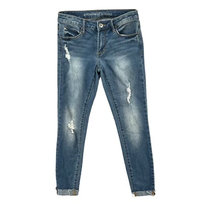 Pantalones de mezclilla elásticos rasgados azules desgastados Articles of Society para mujer talla 25 Foto 1 de 4