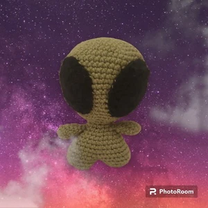 Amigurumi Corchet Alien Handmade Big Head, Big Eye. Design by Larzipan_Creations - Picture 1 of 6