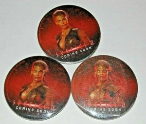 Species II Film Lentikular Werbeartikel Coming Soon Button Lot (3) KOSTENLOSER VERSAND - Bild 1 von 1