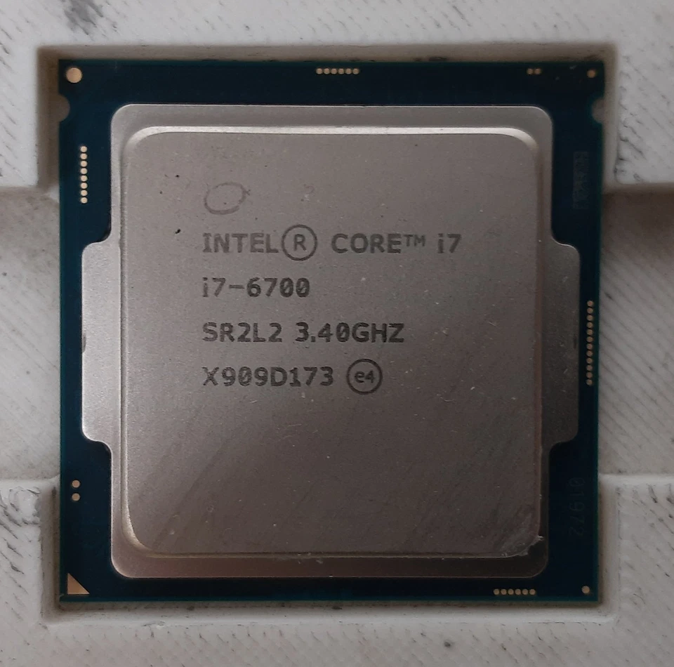 CPU Intel Core i7-6700 Quad-Core LGA1151 3,60 GHz Base 4,00 GHz Boost SR2L2 Foto 1 de 2