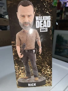 Bobblehead exclusivo de Royal Bobbles AMC The Walking Dead Rick Grimes Supply Drop - Imagen 1 de 4