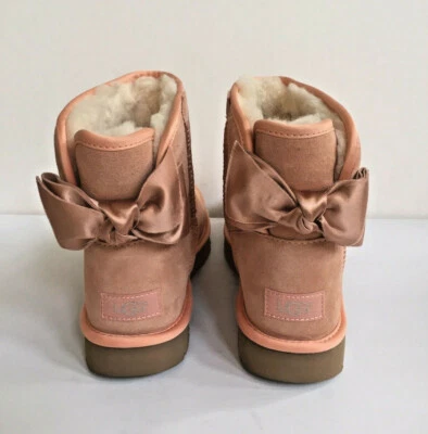 UGG CLÁSICO LAZO SATINADO MINI BRONCEADO PIEL DE OVEJA FORRADA BOTA EE. UU. 7 / UE 38 / UK 5 Foto 1 de 4