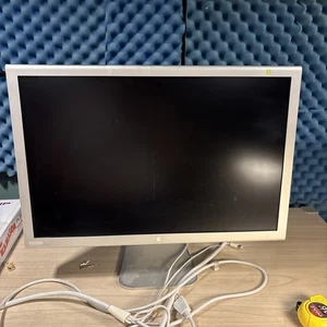 Apple A1082 HD Cinema Display 23" - Picture 1 of 5