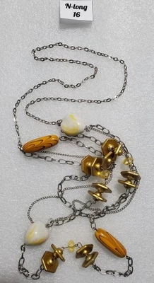 Collar con cuentas amarillas y blancas con cuentas de acento dorado Foto 1 de 4