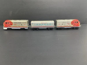 Vintage 1960"JapTin Metal HO  Santa Fe 33857 Warbonnet Deisel AA with passenger - Picture 1 of 23